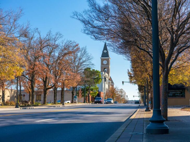 Best & Fun Things To Do + Places To Visit In Fayetteville, Arkansas. #Top Attractions