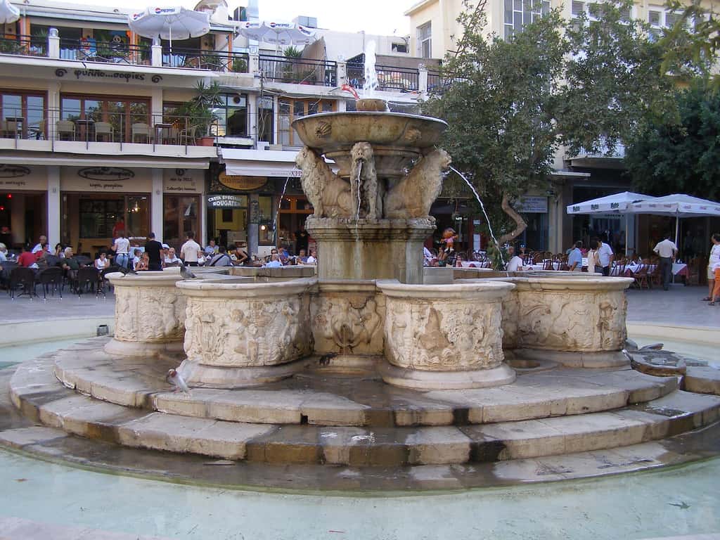 Morosini Fountain in Lion Square