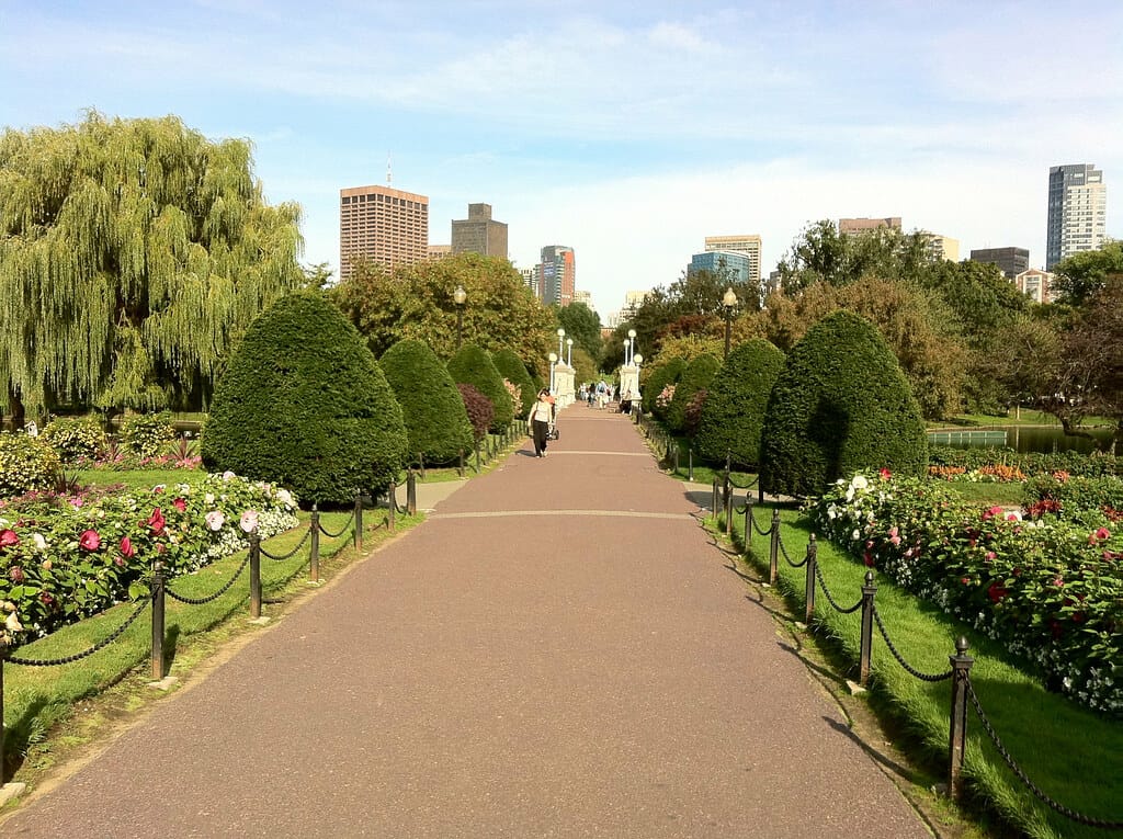 Boston Public Garden , Massachusetts