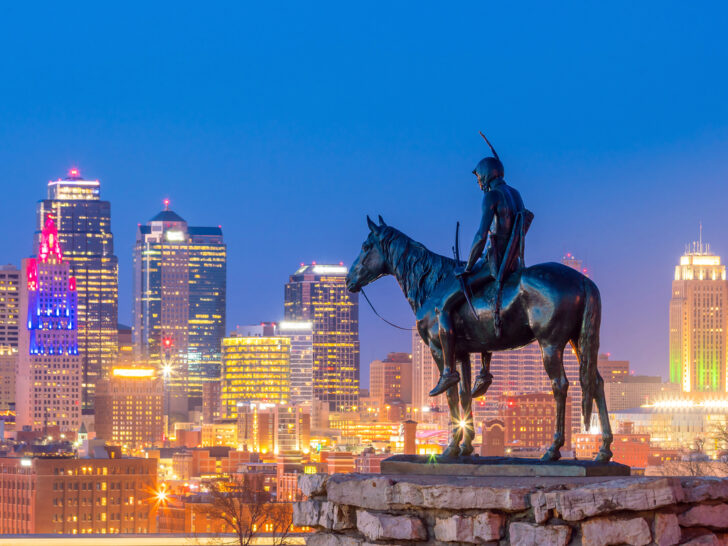 Best & Fun Things To Do + Places To Visit In Kansas City, Missouri. #Top Attractions