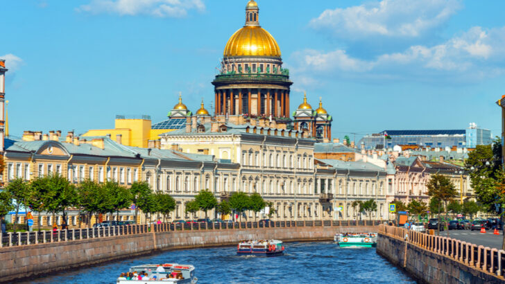 Best & Fun Things To Do + Places To Visit In Saint Petersburg, Russia. #Top Attractions