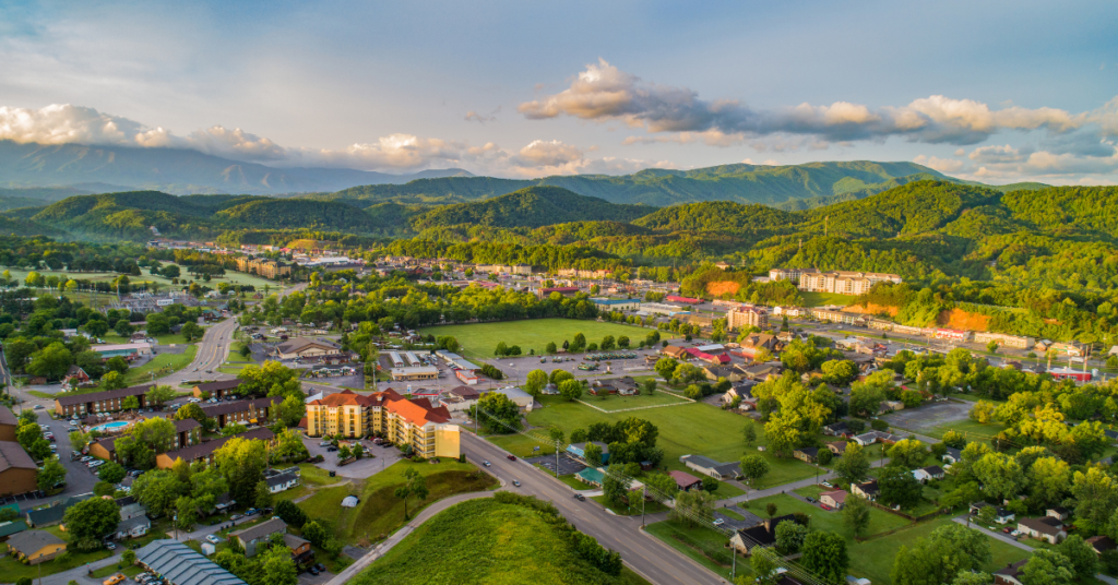 Best & Fun Things To Do + Places To Visit In Pigeon Forge, Tennessee. #Top Attractions